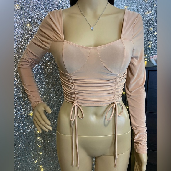 ‼️CLEARANCE Item‼️| Peach Ruched Long Sleeve Crop Top - Picture 1 of 6